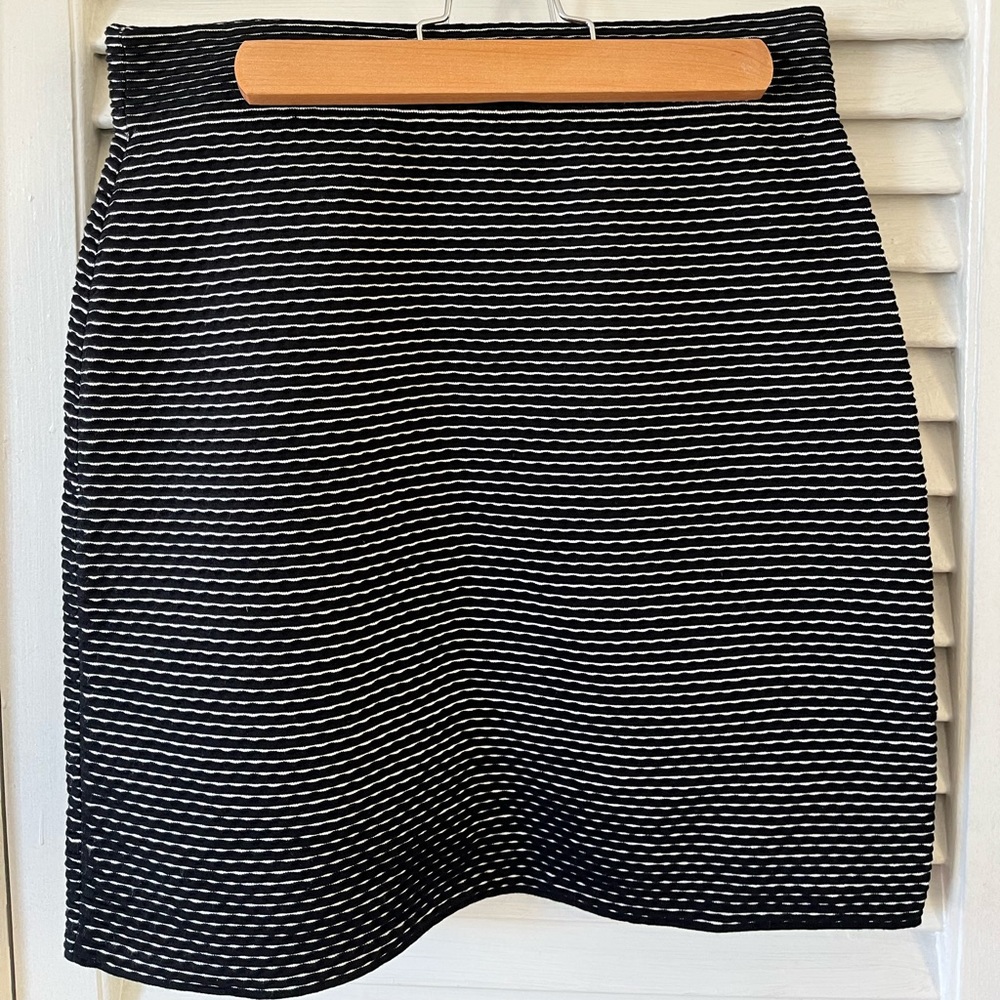 Theory black and white skirt